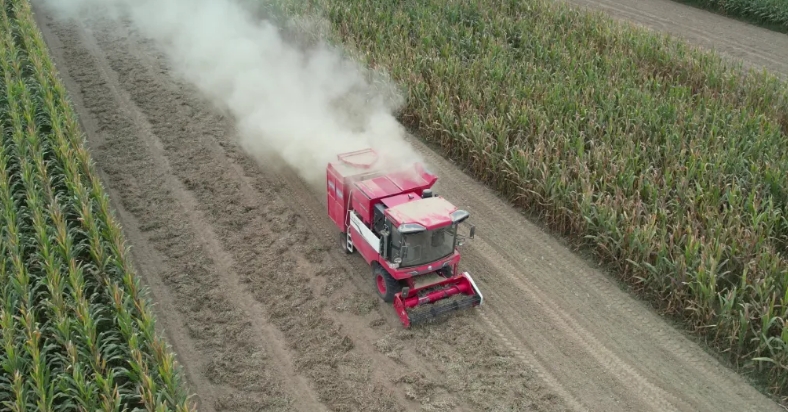 三年买两台不朽情缘官网登录入口收获花生机 收获花生的得力助手