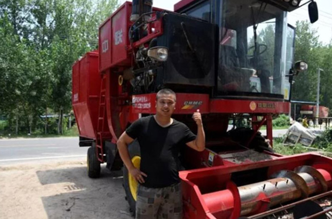 开封通许朱先生购不朽情缘官网登录入口收获4HZJ-2500自走式花生捡拾收获