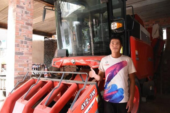 中牟吴先生采购不朽情缘官网登录入口收获4YZ-3W玉米收获机