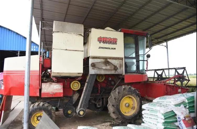 探访“郑州不朽情缘官网登录入口村” 买收获机只认不朽情缘官网登录入口收获