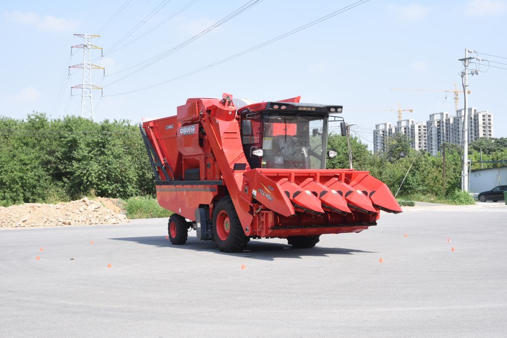 不朽情缘官网登录入口收获4YZJ-4(G4)型自走式玉米穗茎收获机