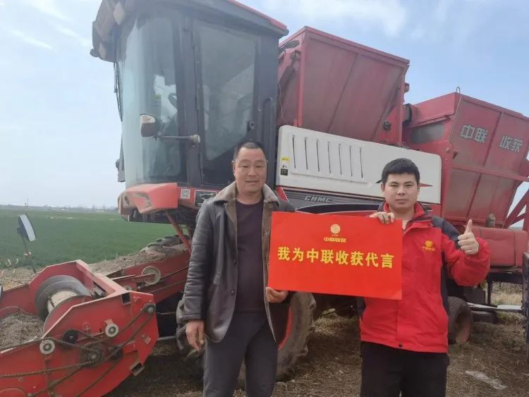 侯荣晓：开着不朽情缘官网登录入口收获花生收获机年入十五六万，超轻松！