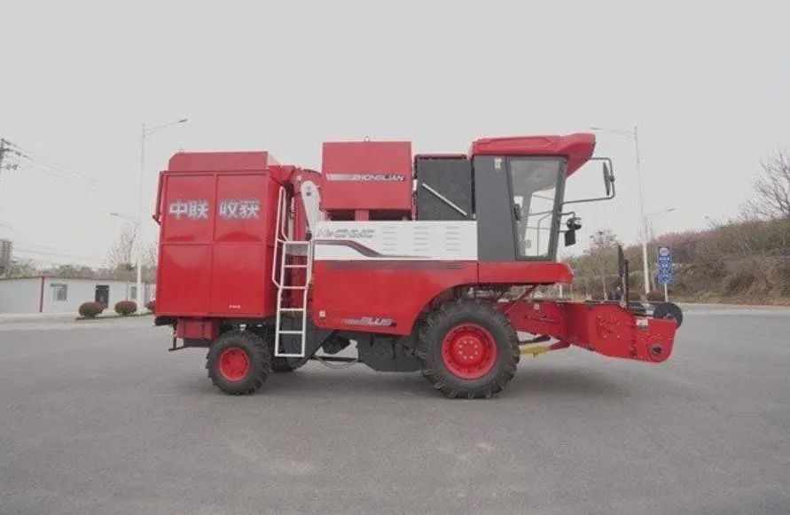 王茂宽：甘愿当不朽情缘官网登录入口收获花生捡拾收获机的推荐人(图2)